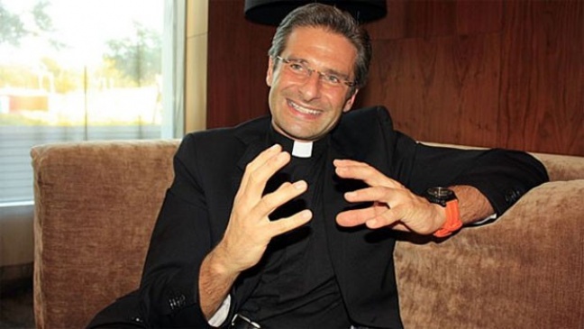 &#039;Igreja é homofóbica, cheia de medo e ódio&#039;, diz padre gay afastado pelo Vaticano