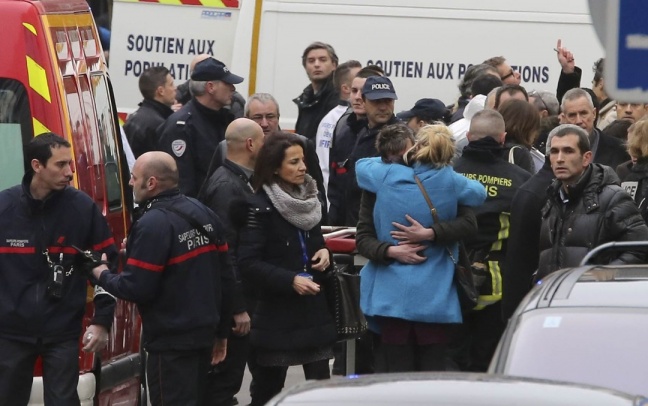 Ataque terrorista com motivação religiosa mata 12 em paris